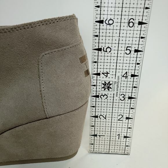 Tom’s Wedge Bootie Womens Size 9.5 Taupe Suede Lace-Up Desert Ankle - Picture 6 of 10